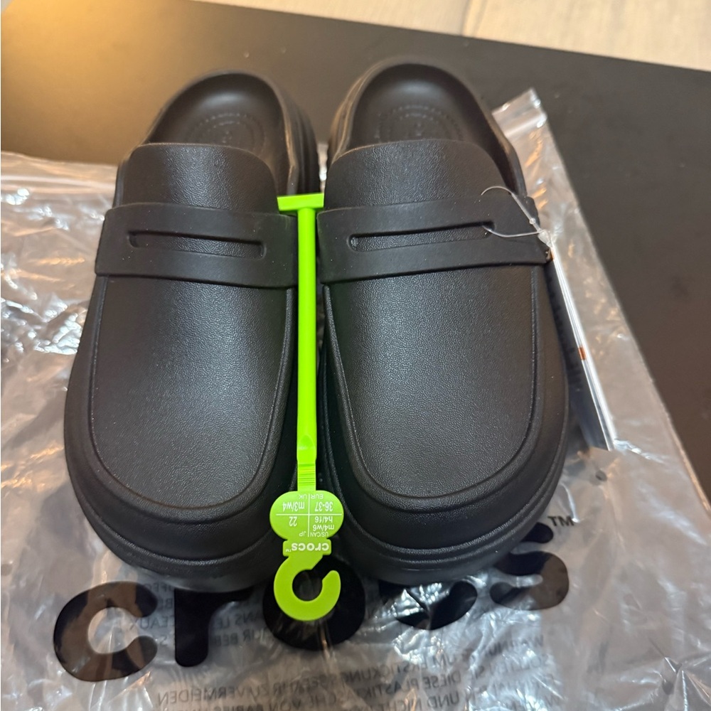 CROCS Black Stomp Loafer